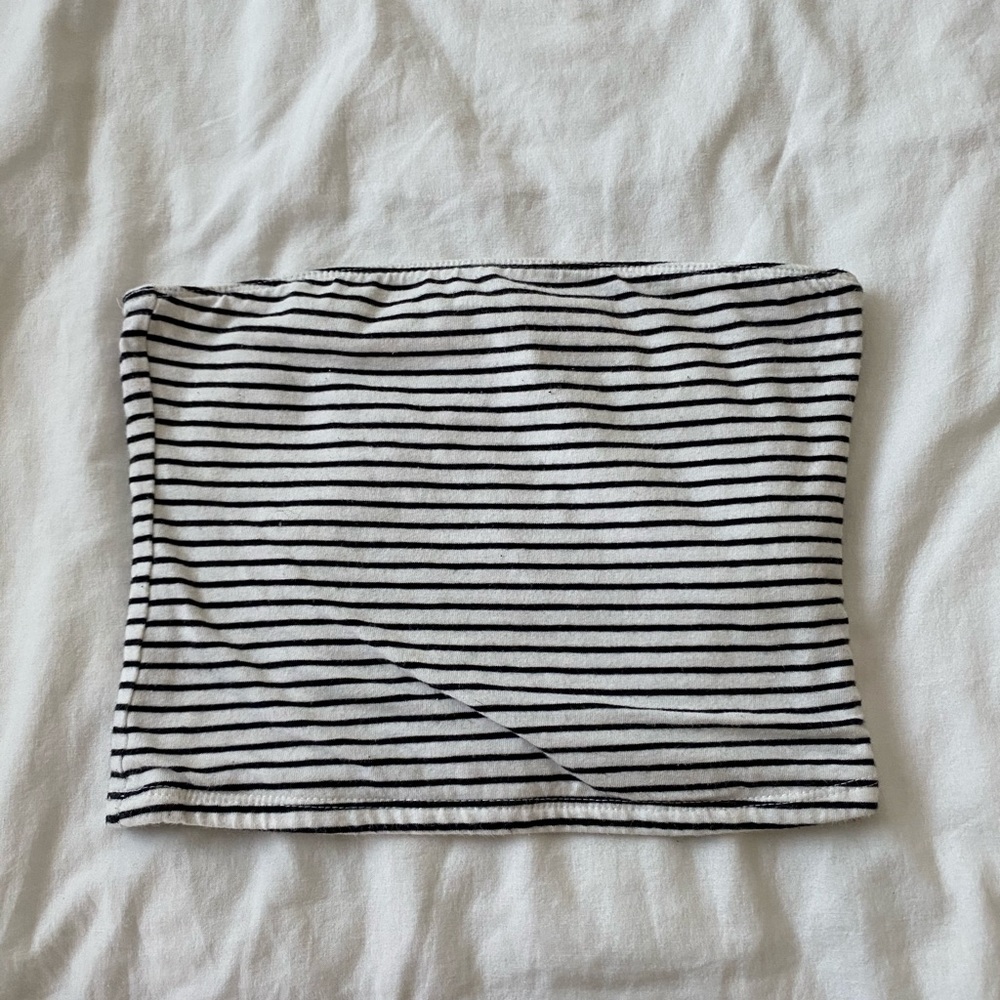 BLACK AND WHITE STRIPED TUBE TOP